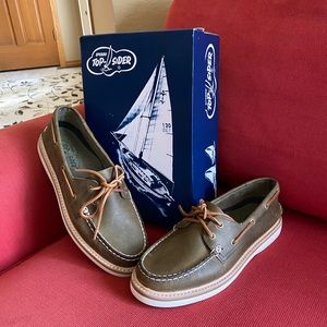 NEW - Sperry Top-siders. Leather, size 9.